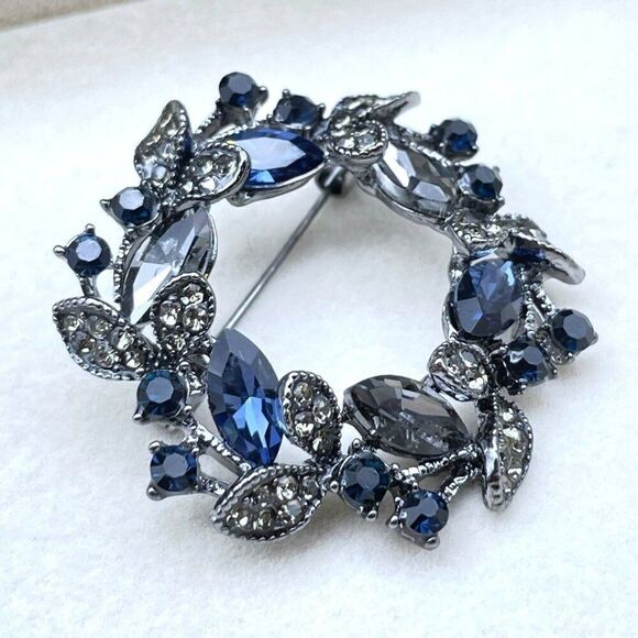 Gunmetal with Gray and Blue Sapphire Crystal Floral Leaf Wreath Pin Back Brooch - Picture 5 of 9